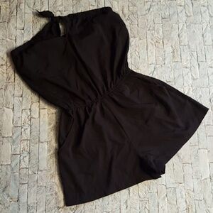 Romper shorts & strepless. Size L.
